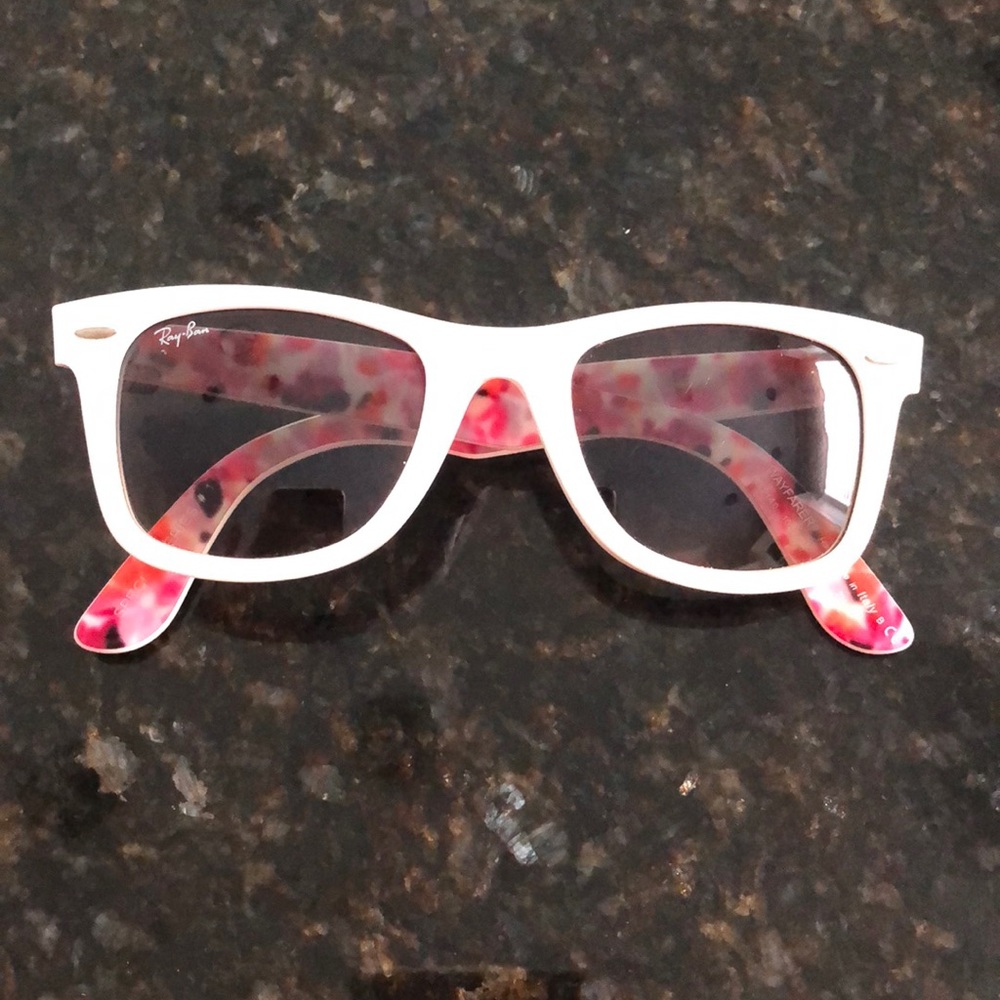 Rayban wayfarers